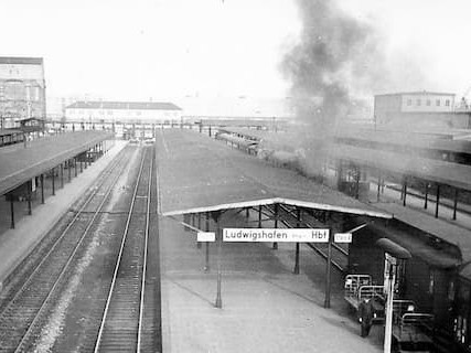 A picture of Ludwigshafen's main station in the fifties.